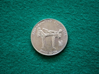 Монета 5000 вон 1987г.Олимпиада. Карате
